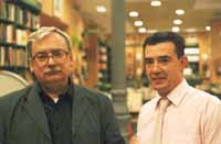 Sapkowski con Alfonso Santos, director de la Casa del Libro de Alcalá, 96